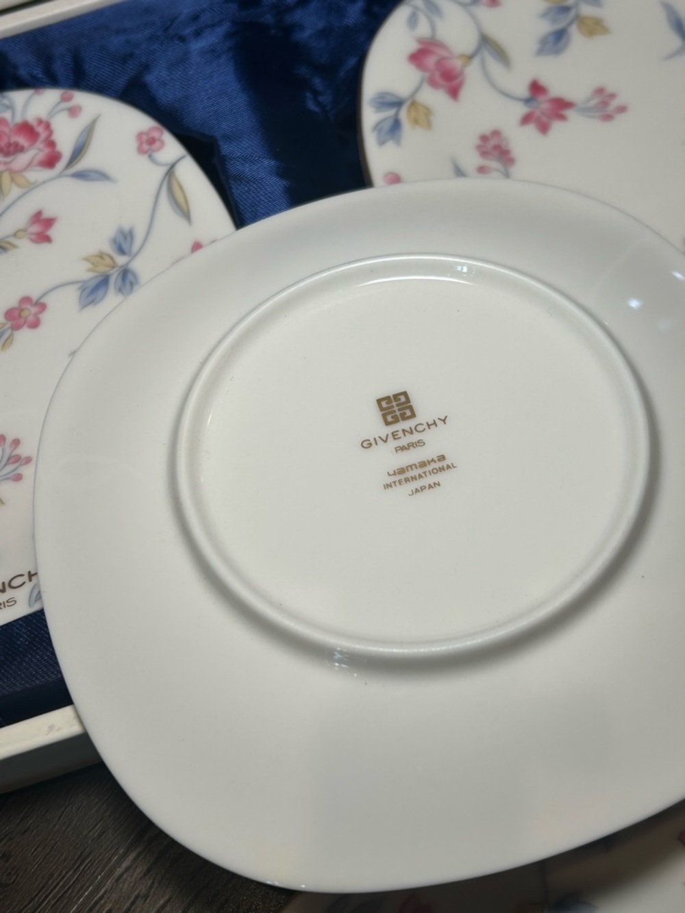Givenchy Tea Plate Set - Picture 5 of 12